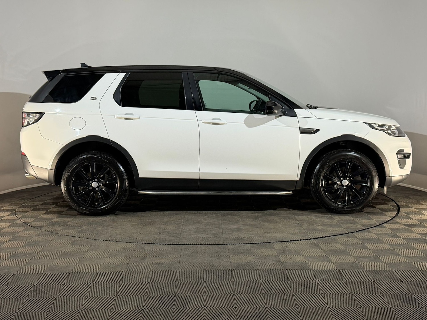 Used Land Rover Discovery Sport 2015 for sale - 77846387: Photo 4