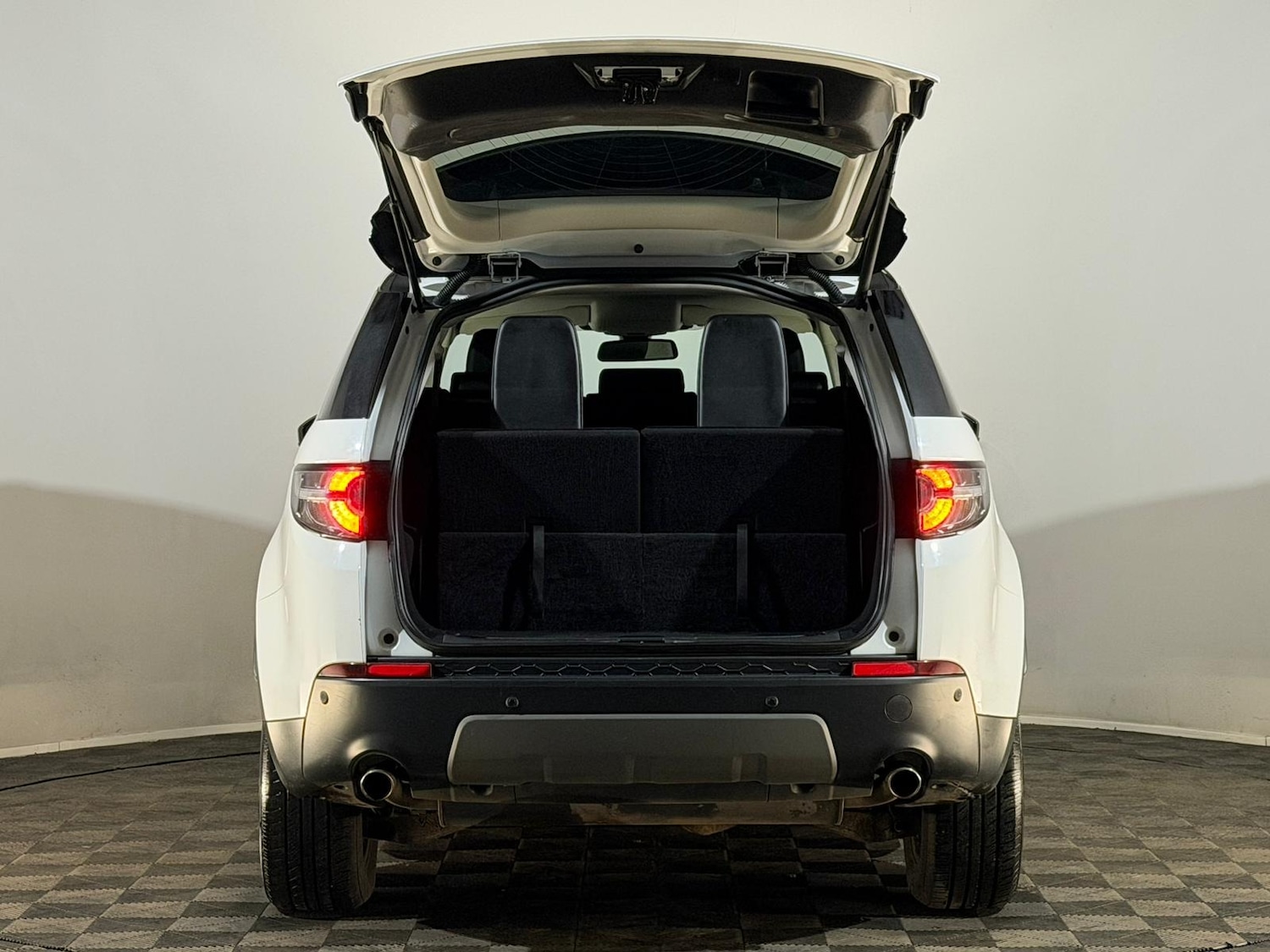 Used Land Rover Discovery Sport 2015 for sale - 77846387: Photo 8