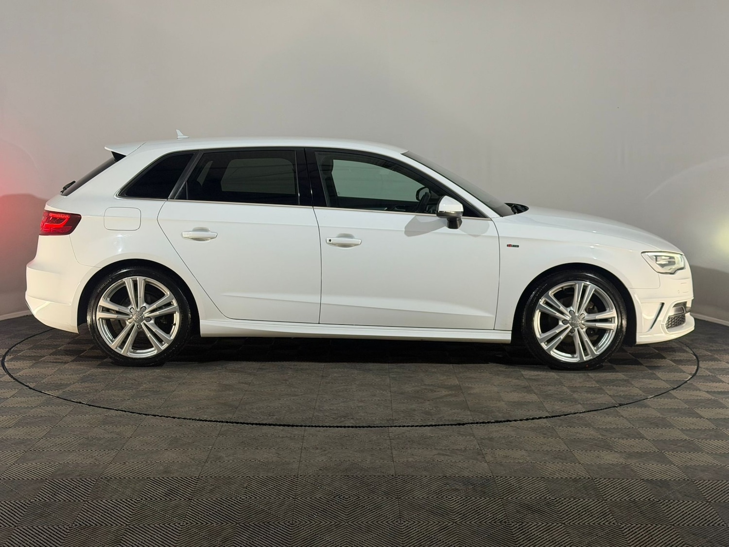 Used Audi A3 2015 for sale - 77342475: Photo 4