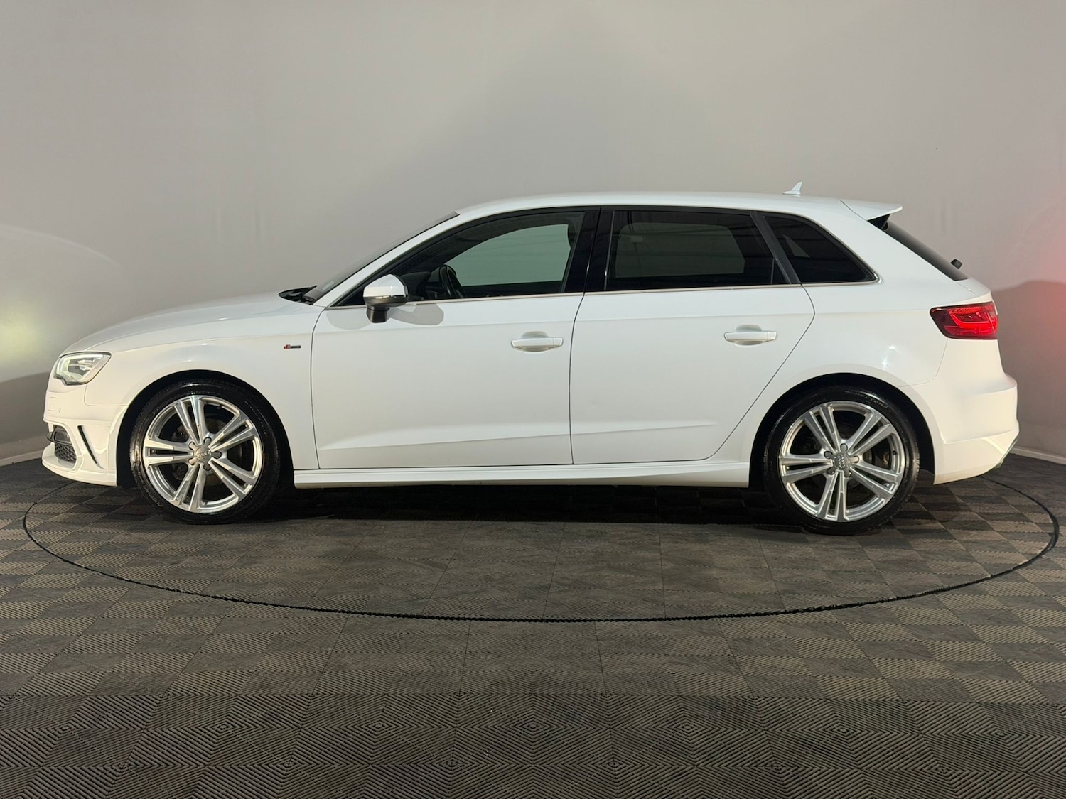Used Audi A3 2015 for sale - 77342475: Photo 5