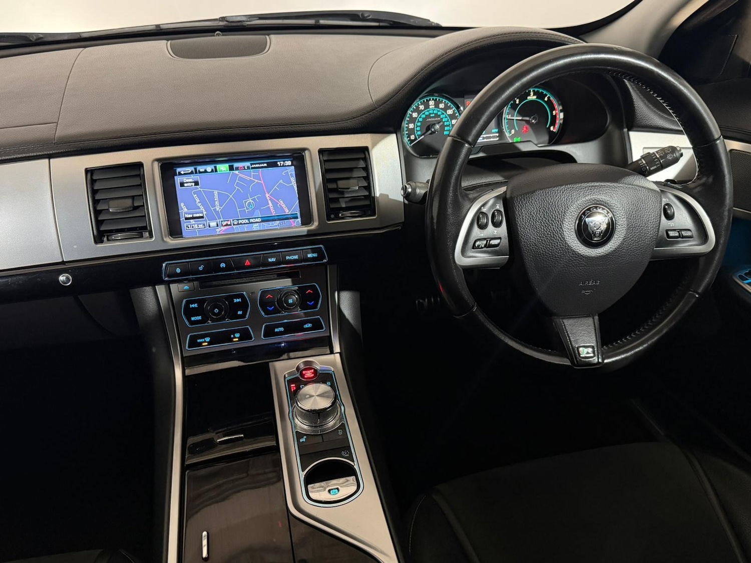 Used Jaguar XF 2013 for sale - 77180079: Photo 12