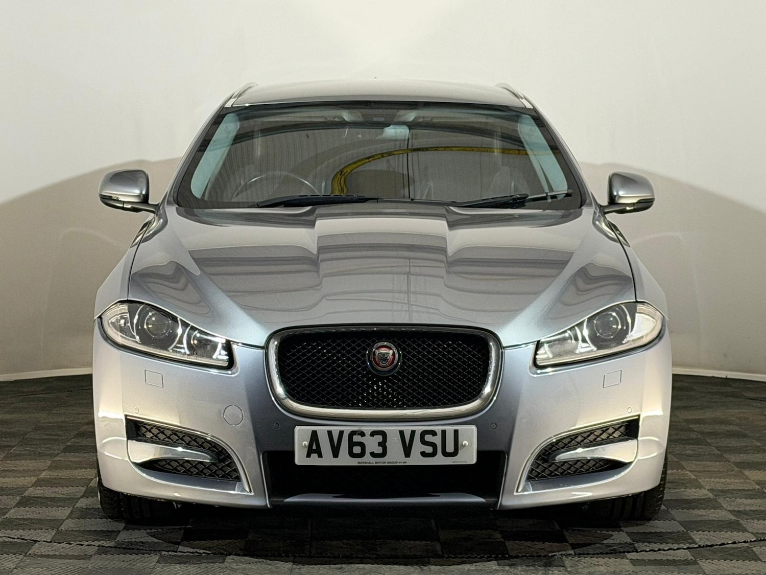 Used Jaguar XF 2013 for sale - 77180079: Photo 2
