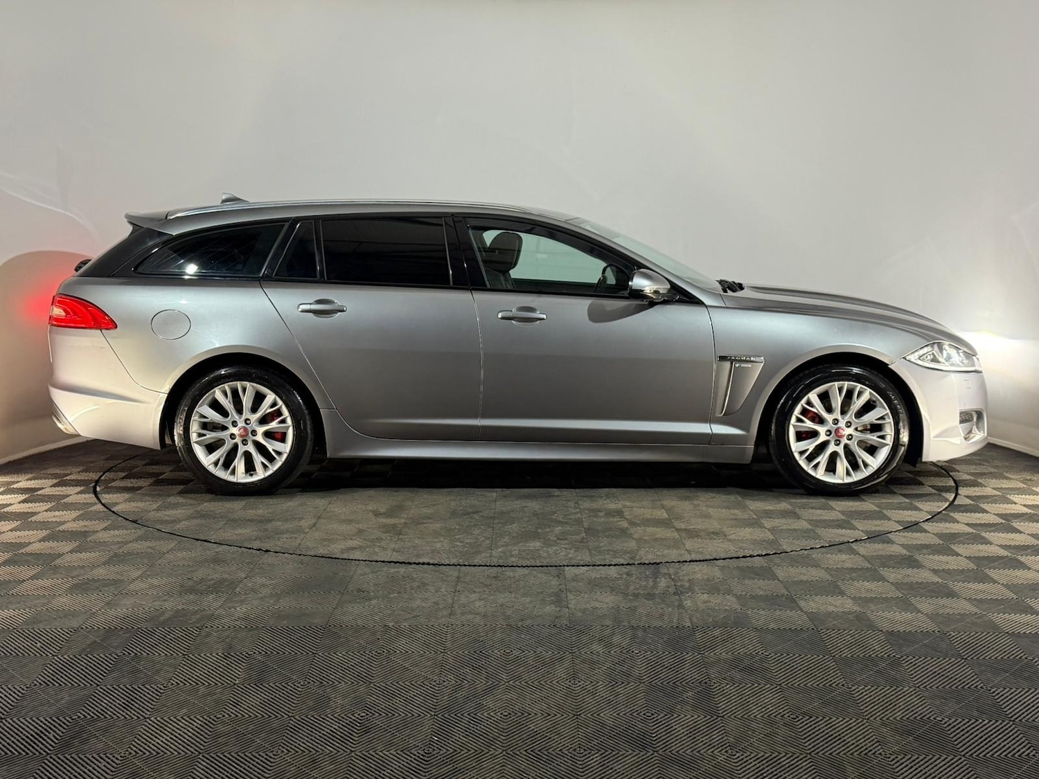 Used Jaguar XF 2013 for sale - 77180079: Photo 4