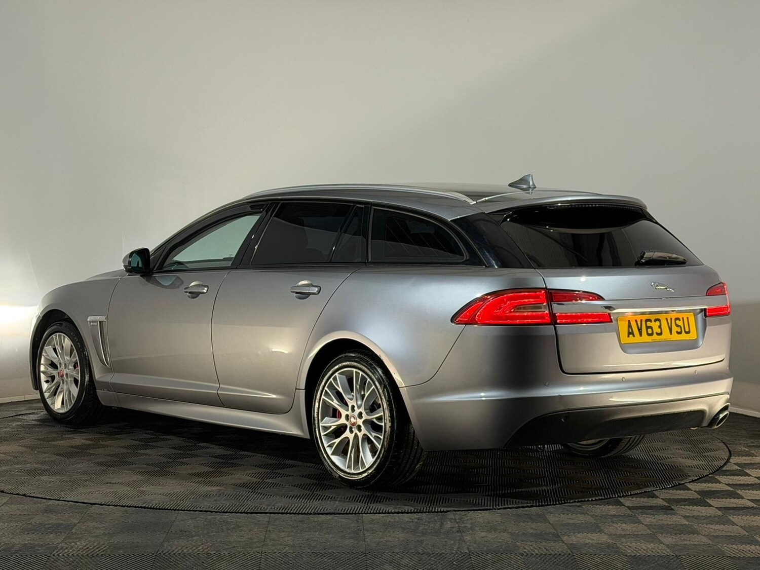 Used Jaguar XF 2013 for sale - 77180079: Photo 9
