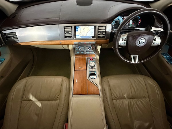 Used Jaguar XF 2011 for sale - 76129365: Photo 12