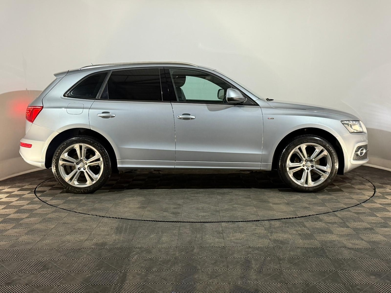 Used Audi Q5 2010 for sale - 77482195: Photo 4