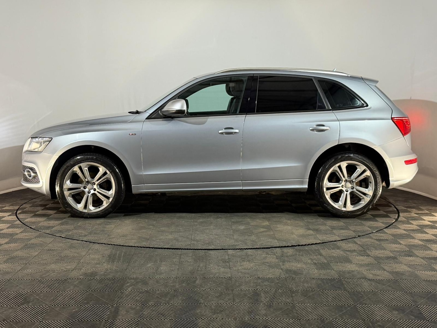 Used Audi Q5 2010 for sale - 77482195: Photo 5