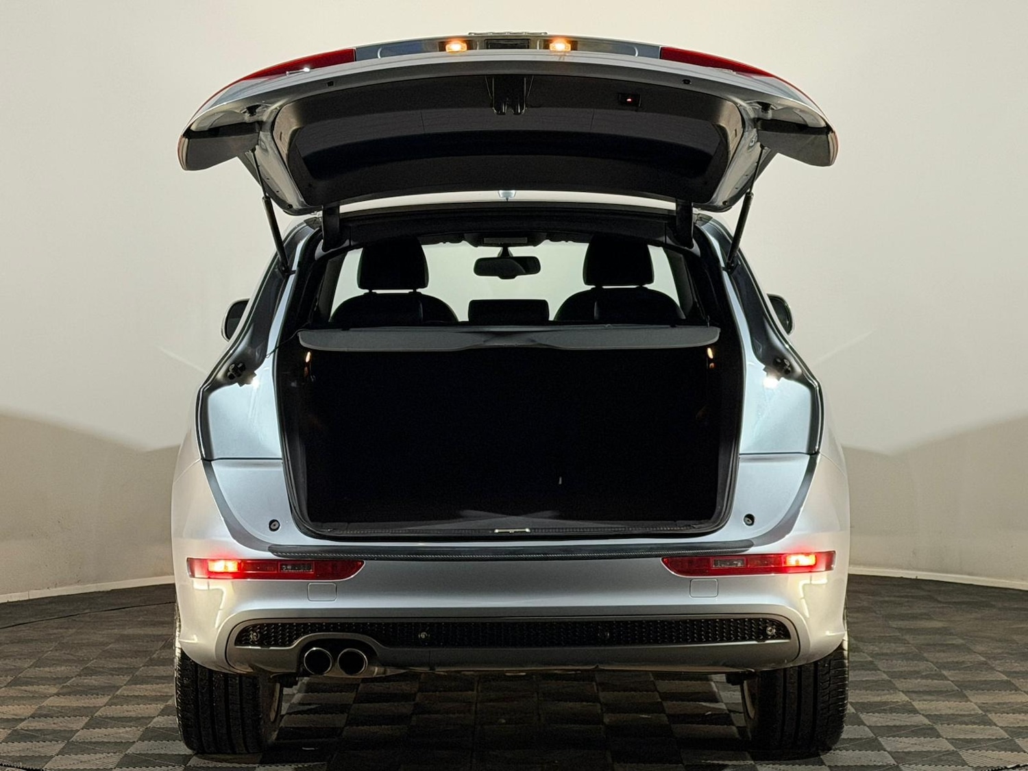 Used Audi Q5 2010 for sale - 77482195: Photo 8