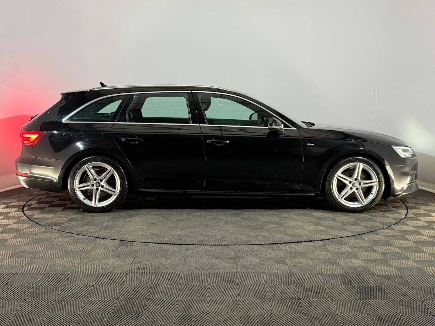 Used Audi A4 2018 for sale - 77552234: Photo 4