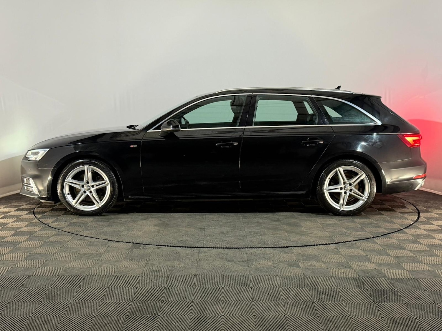 Used Audi A4 2018 for sale - 77552234: Photo 5