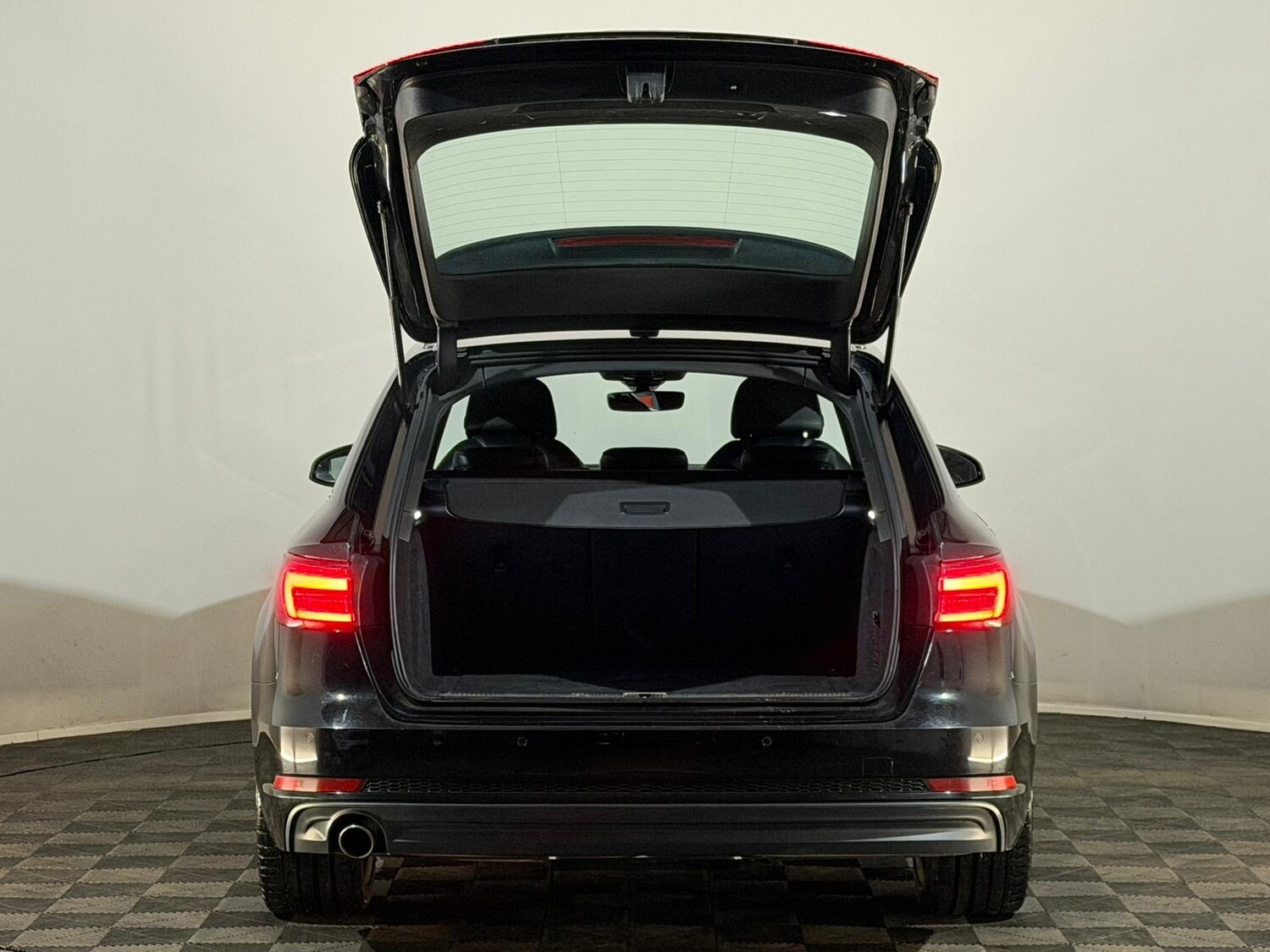 Used Audi A4 2018 for sale - 77552234: Photo 8