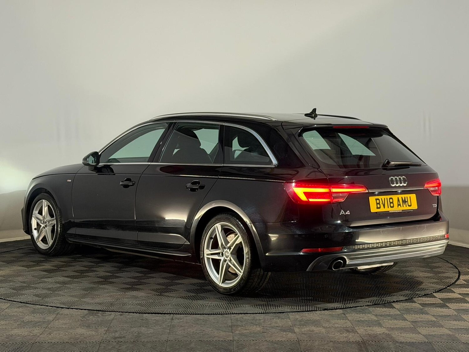 Used Audi A4 2018 for sale - 77552234: Photo 9