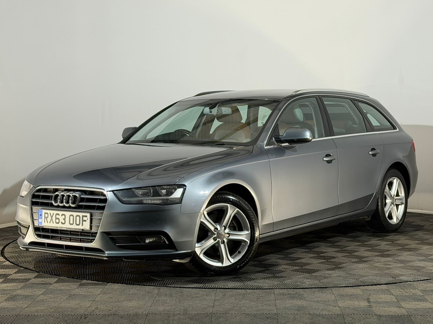 Used Audi A4 2013 for sale - 76298773: Photo 3