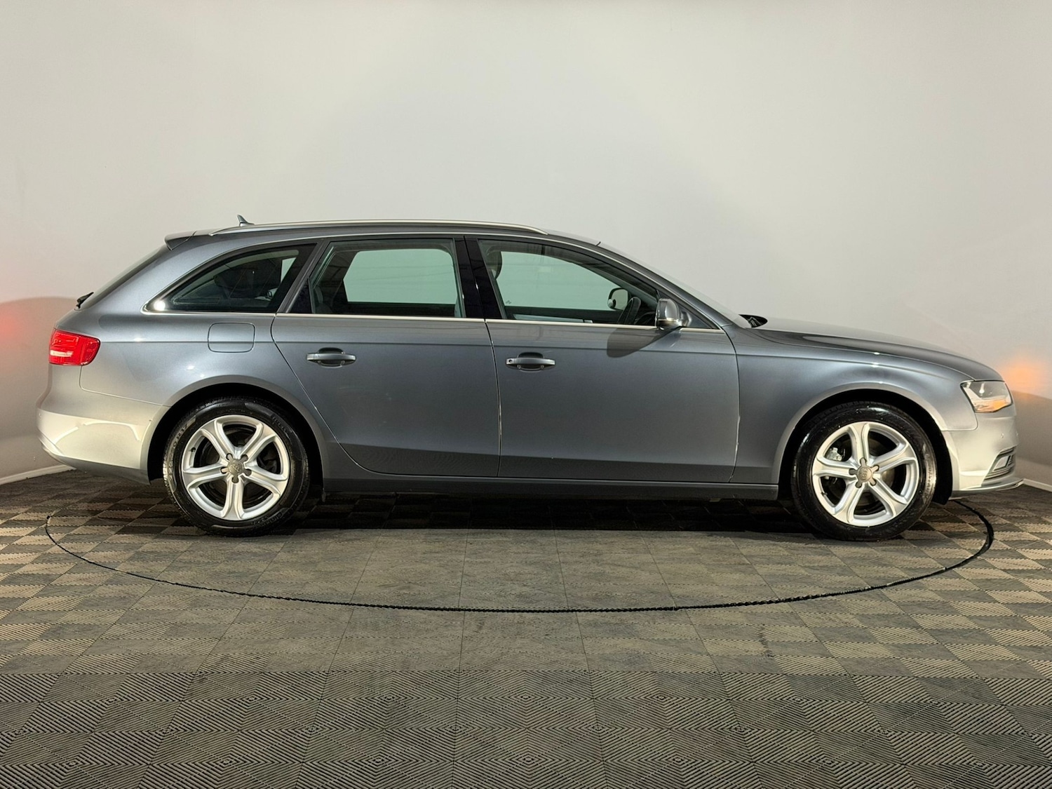 Used Audi A4 2013 for sale - 76298773: Photo 4