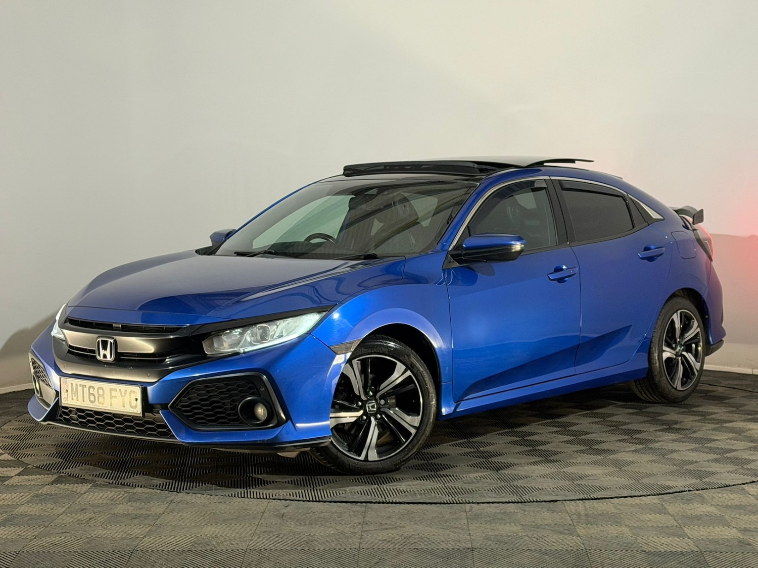 Used Honda Civic 2018 for sale - 77617889: Photo 3