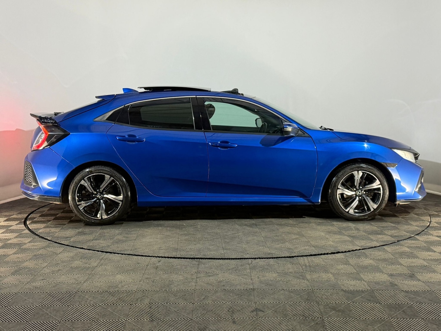 Used Honda Civic 2018 for sale - 77617889: Photo 4