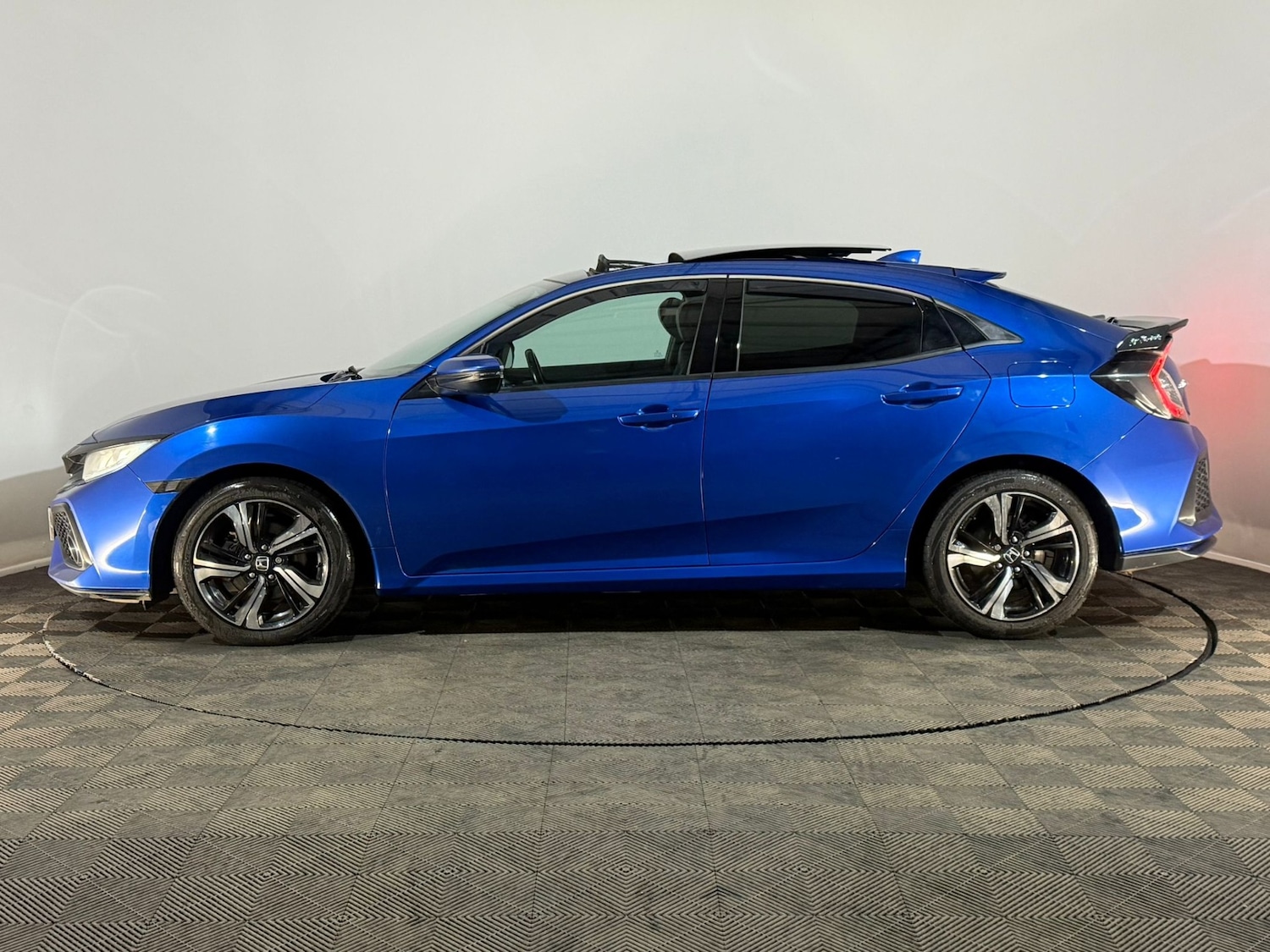 Used Honda Civic 2018 for sale - 77617889: Photo 5