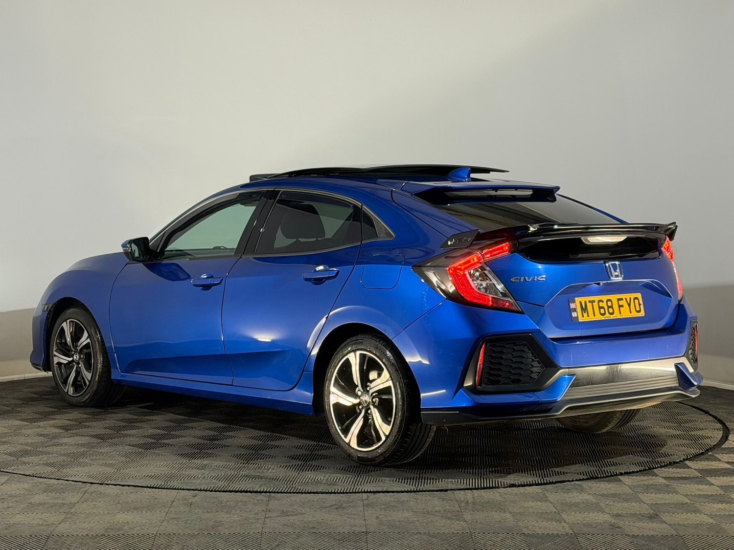 Used Honda Civic 2018 for sale - 77617889: Photo 9