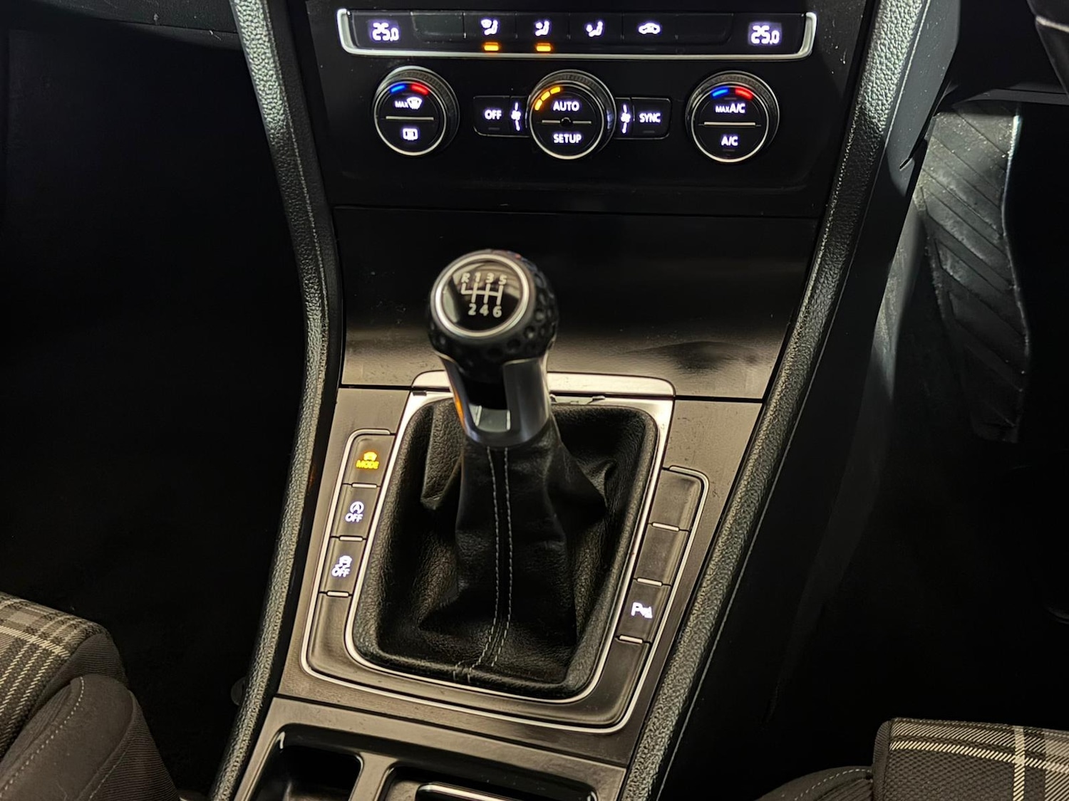 Used Volkswagen Golf 2014 for sale - 77446020: Photo 12