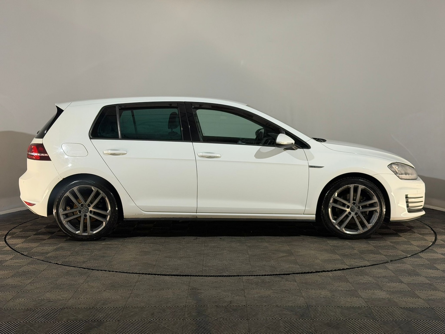 Used Volkswagen Golf 2014 for sale - 77446020: Photo 4