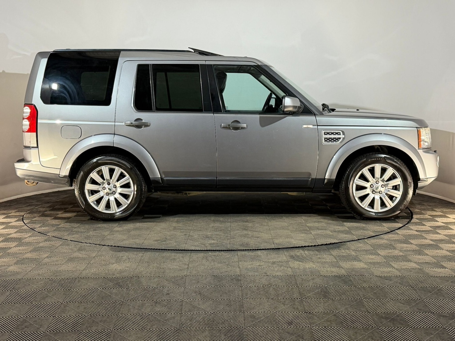 Used Land Rover Discovery 2012 for sale - 76344645: Photo 4