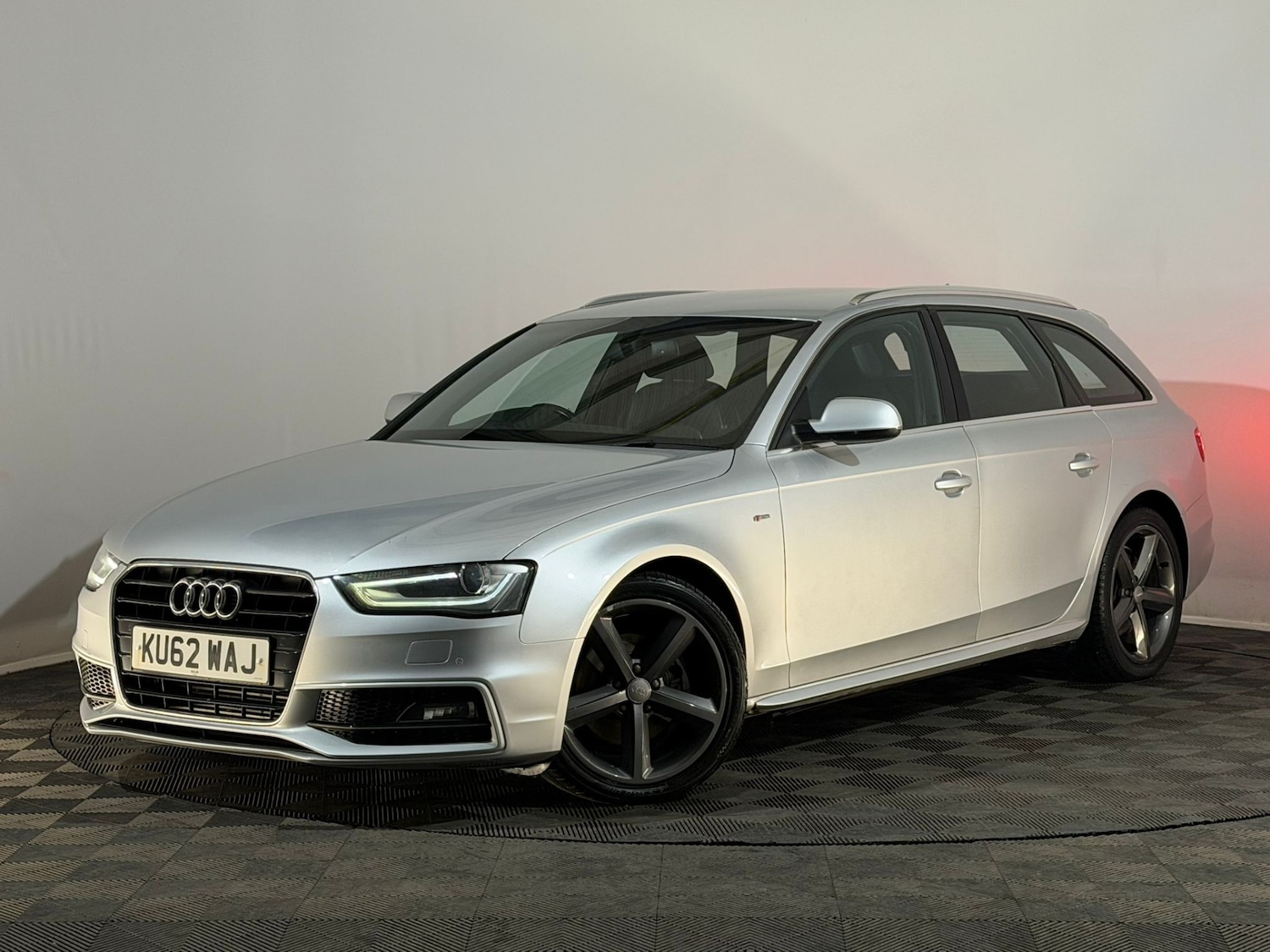 Used Audi A4 2012 for sale - 77706830: Photo 3