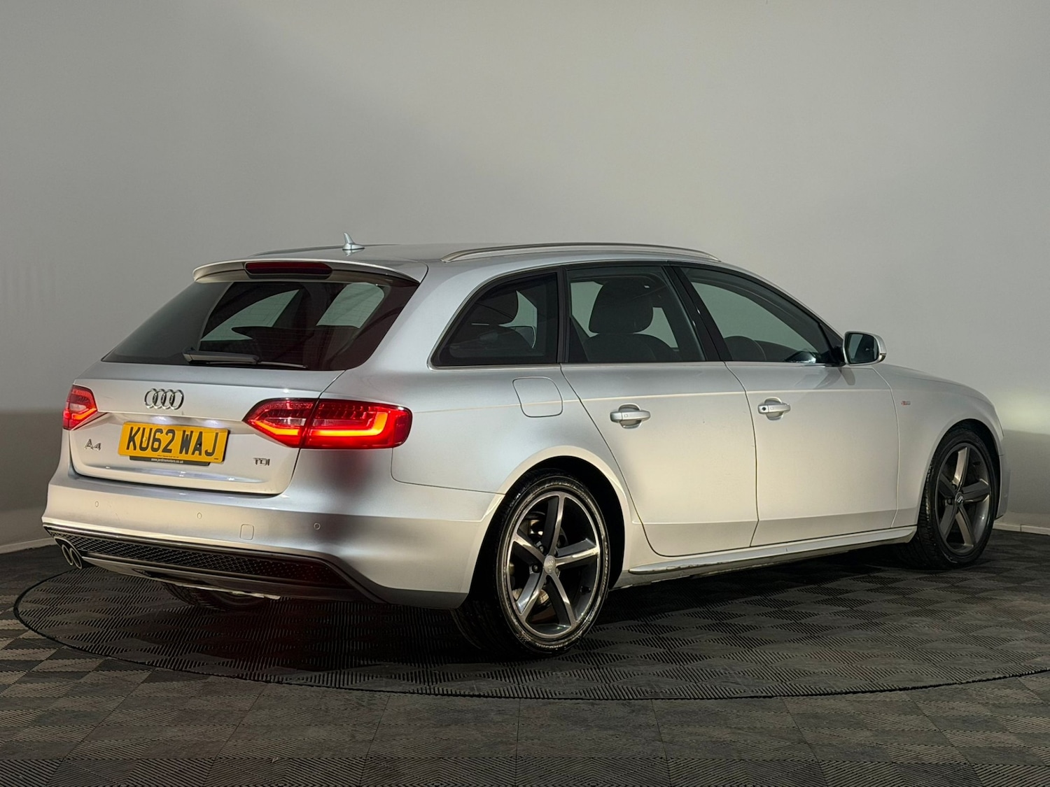 Used Audi A4 2012 for sale - 77706830: Photo 6