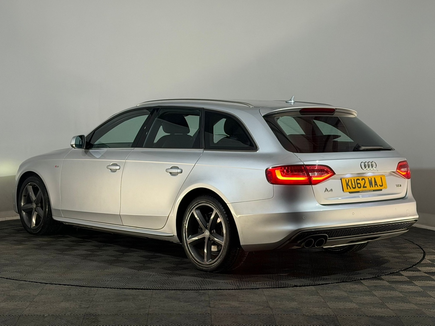 Used Audi A4 2012 for sale - 77706830: Photo 9