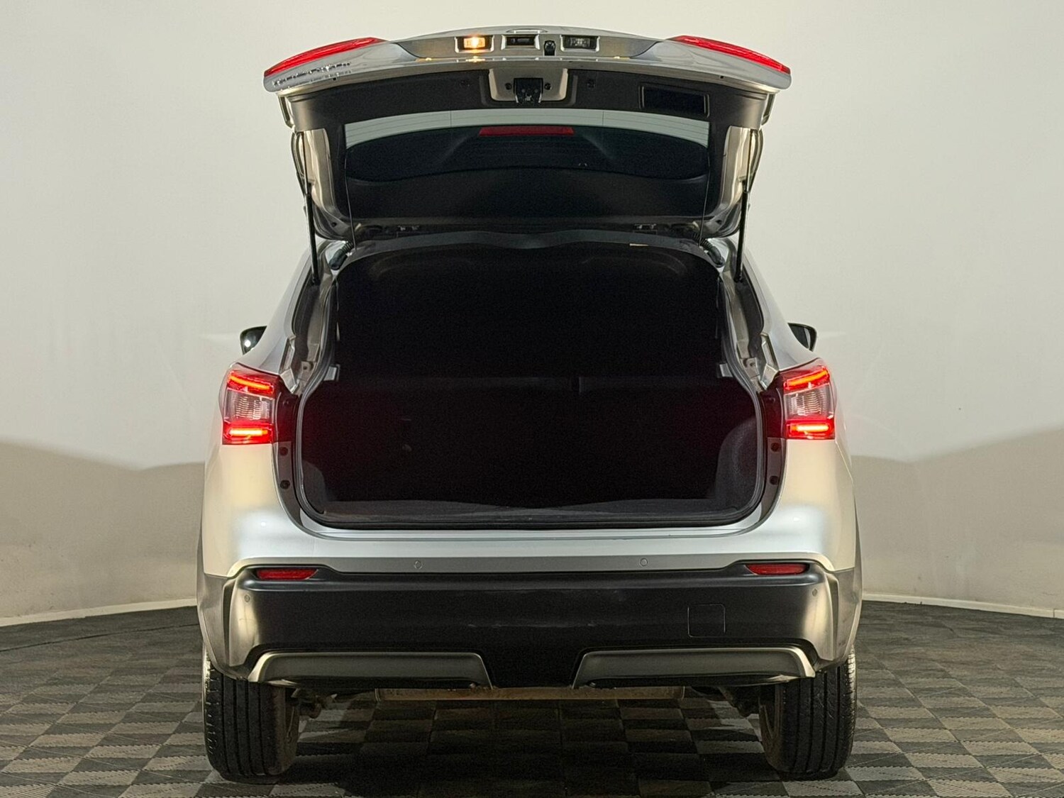 Used Nissan Qashqai 2018 for sale - 77673947: Photo 8