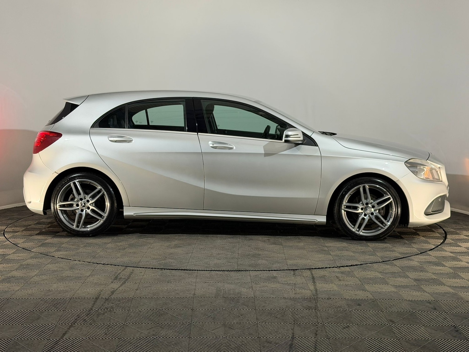 Used Mercedes-Benz A-Class 2017 for sale - 76703721: Photo 4