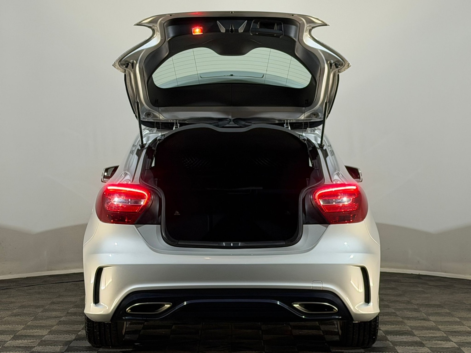 Used Mercedes-Benz A-Class 2017 for sale - 76703721: Photo 8