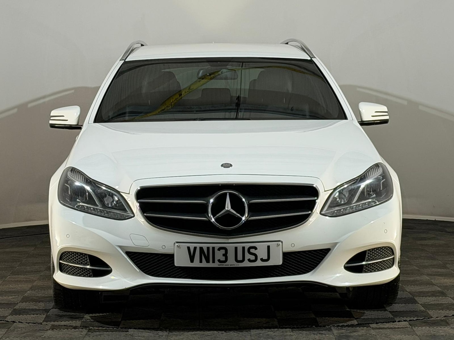 Used Mercedes-Benz E Class 2013 for sale - 77551882: Photo 2