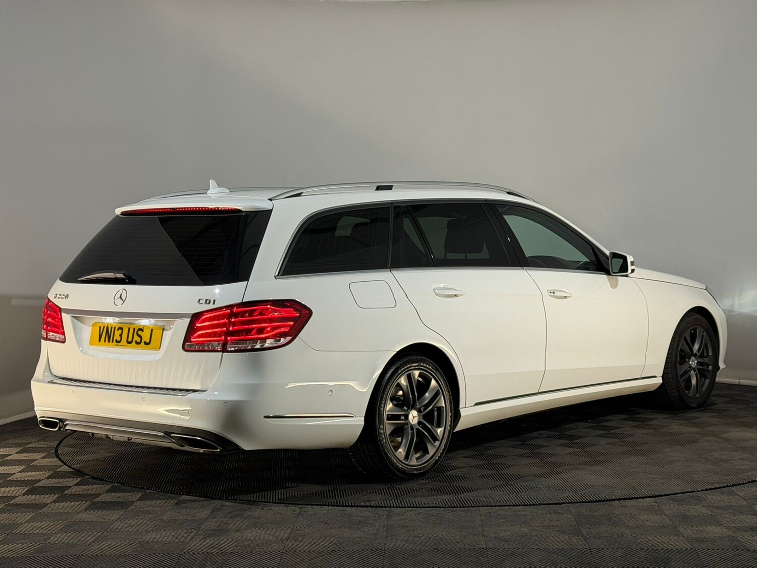 Used Mercedes-Benz E Class 2013 for sale - 77551882: Photo 6