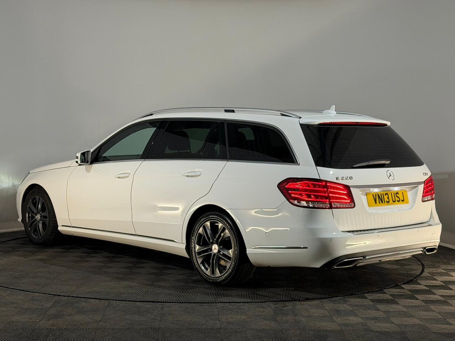 Used Mercedes-Benz E Class 2013 for sale - 77551882: Photo 9