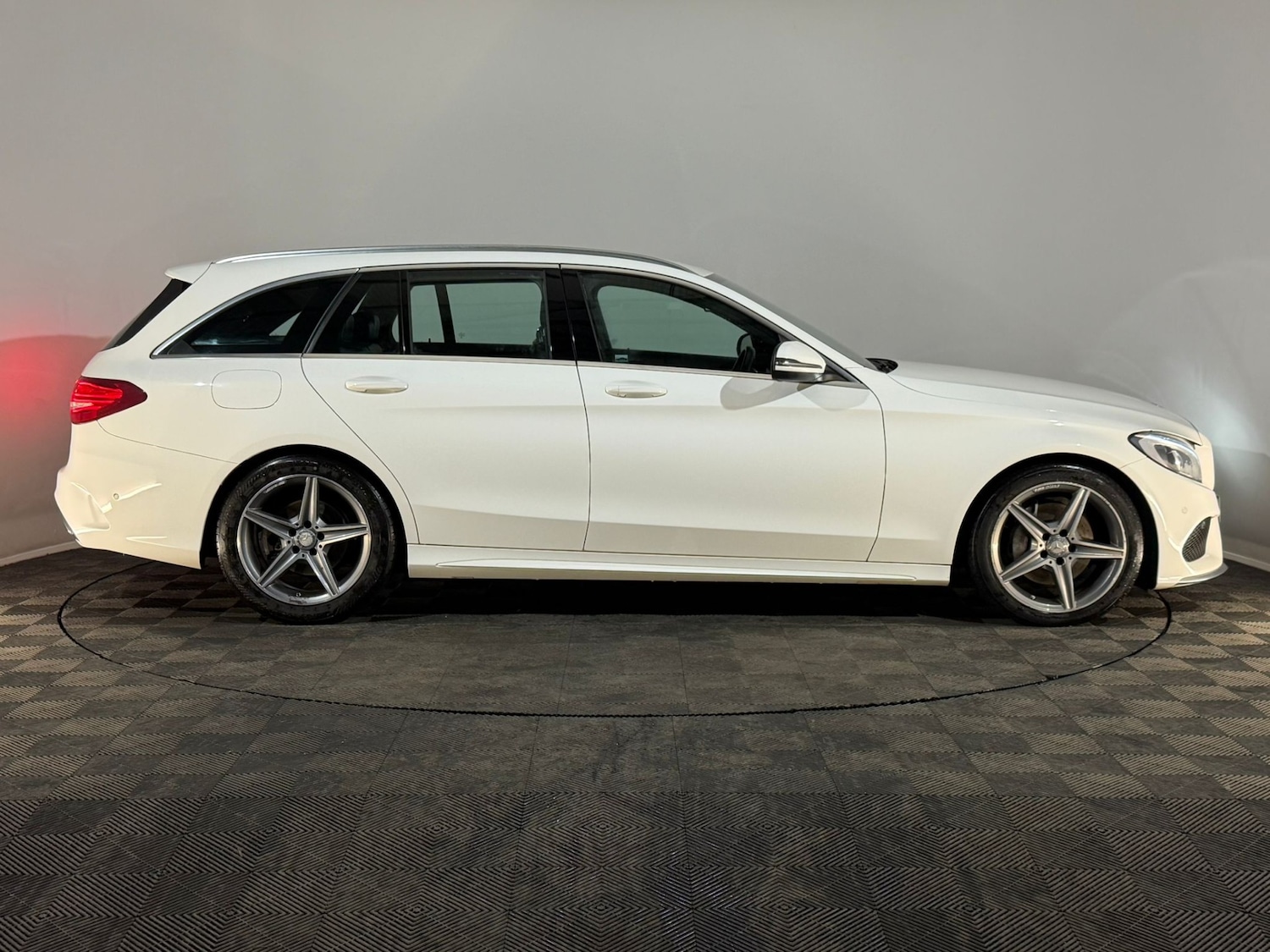 Used Mercedes-Benz C Class 2017 for sale - 76545497: Photo 4