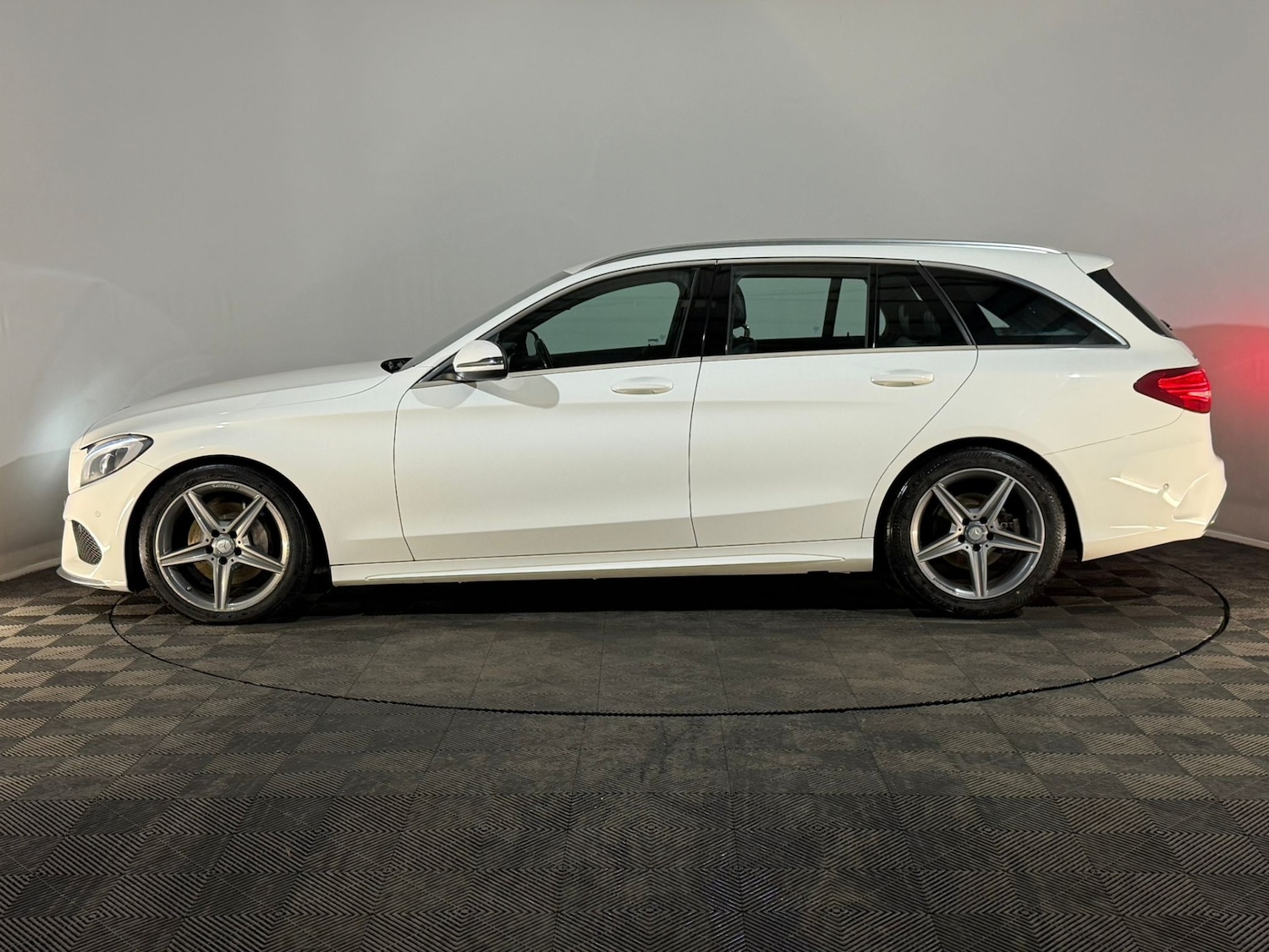 Used Mercedes-Benz C Class 2017 for sale - 76545497: Photo 5