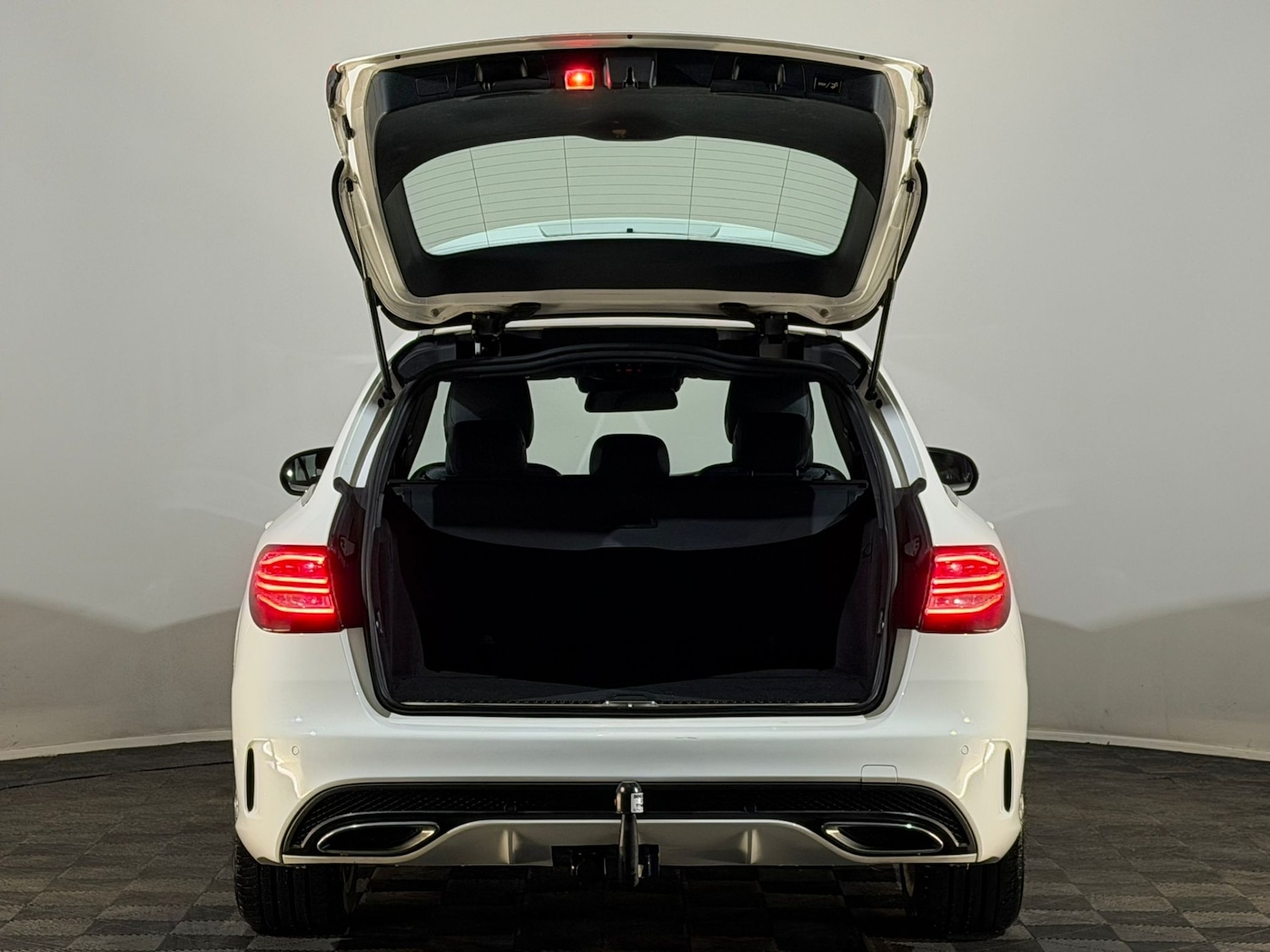 Used Mercedes-Benz C Class 2017 for sale - 76545497: Photo 8