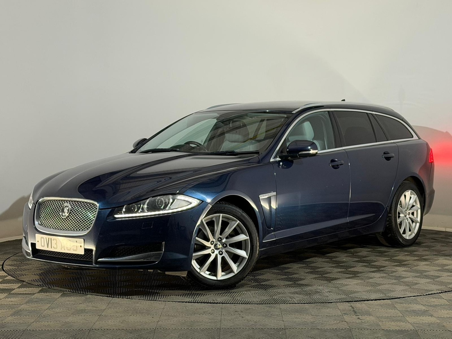 Used Jaguar XF 2013 for sale - 78158542: Photo 3