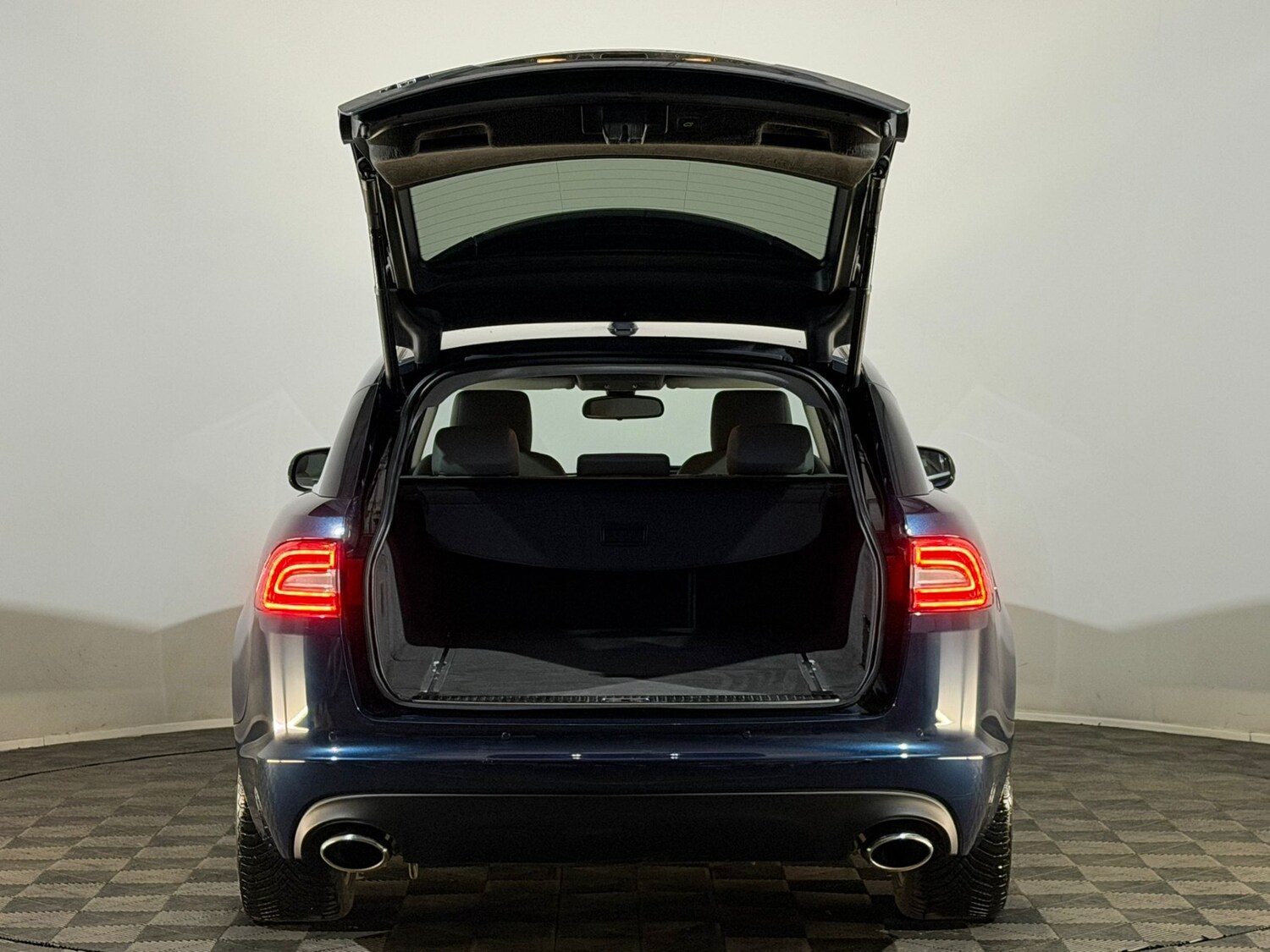 Used Jaguar XF 2013 for sale - 78158542: Photo 8