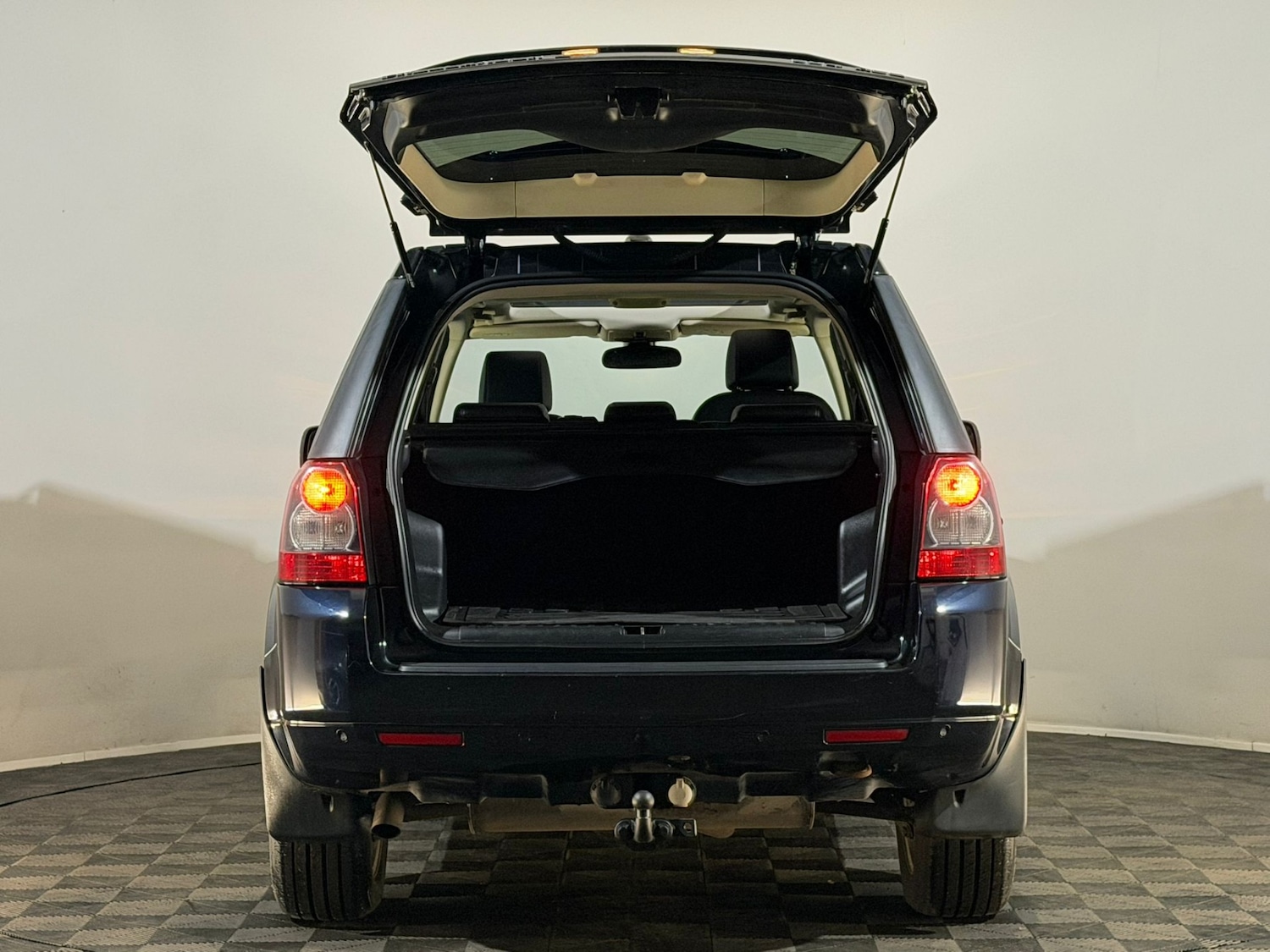 Used Land Rover Freelander 2012 for sale - 78136979: Photo 8