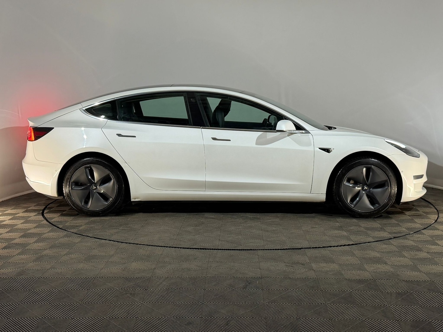 Used Tesla Model 3 2019 for sale - 78158317: Photo 2