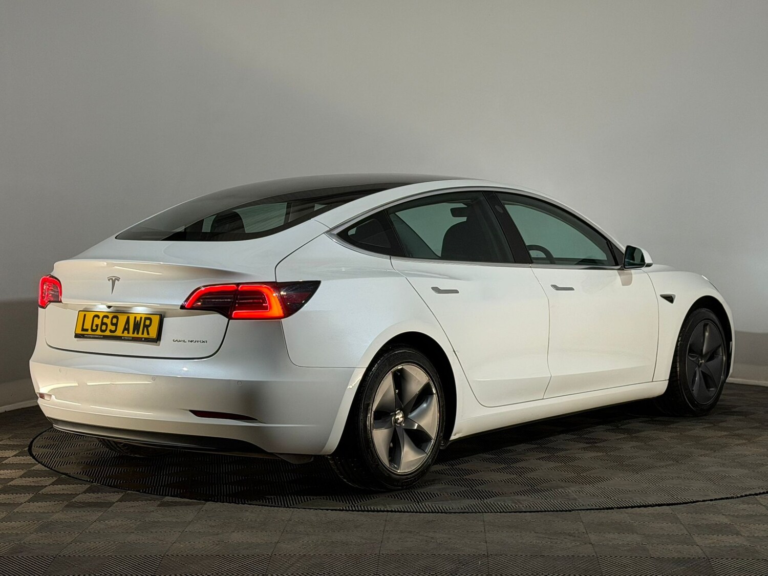 Used Tesla Model 3 2019 for sale - 78158317: Photo 3