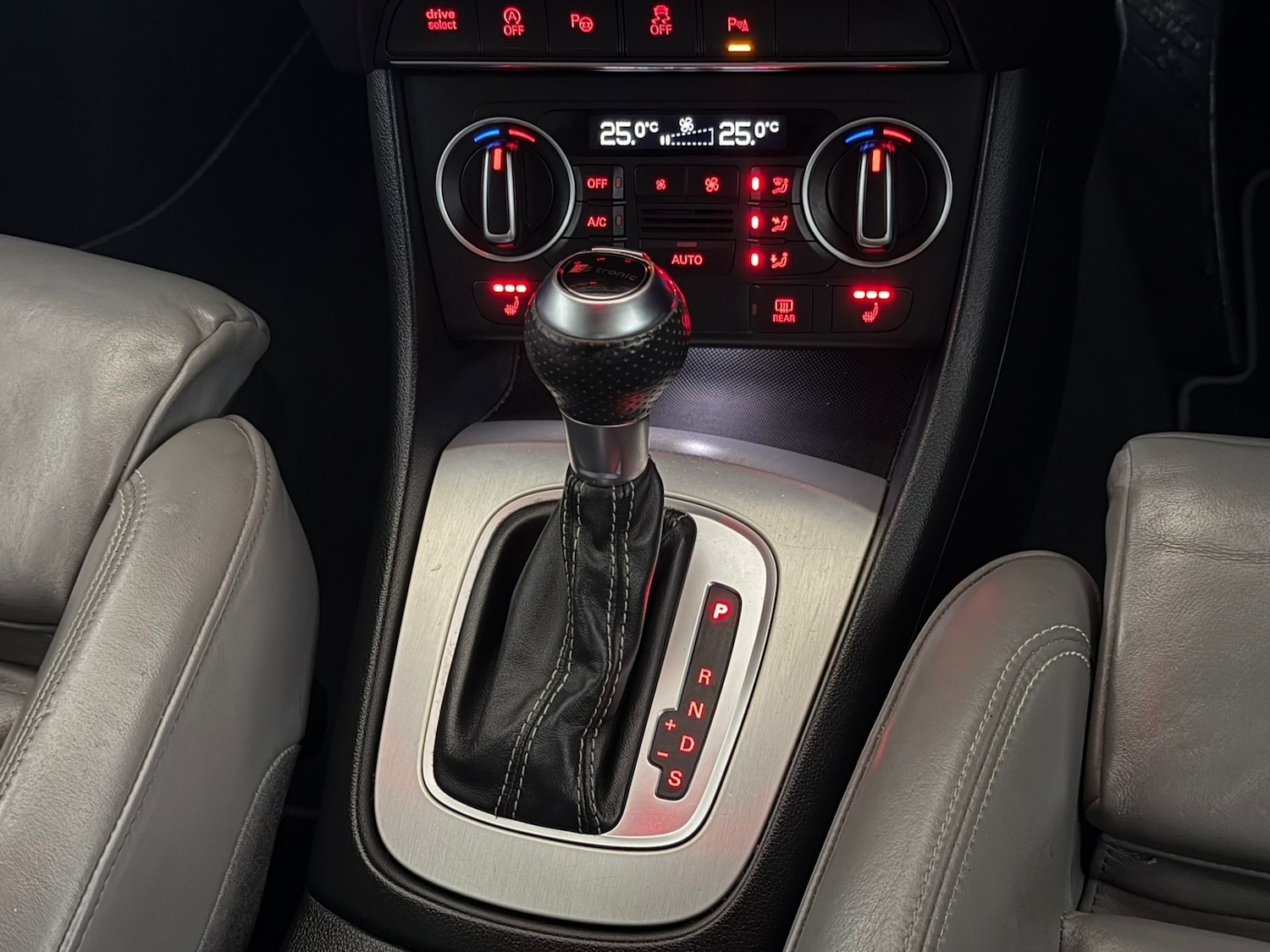 Used Audi Q3 2015 for sale - 77674219: Photo 15