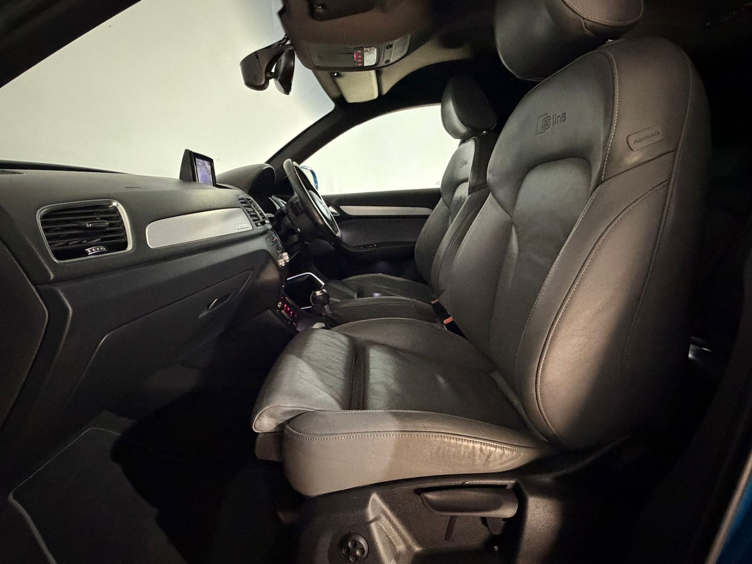 Used Audi Q3 2015 for sale - 77674219: Photo 17