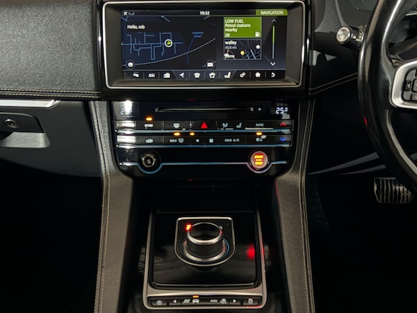 Used Jaguar F-Pace 2017 for sale - 76311030: Photo 14