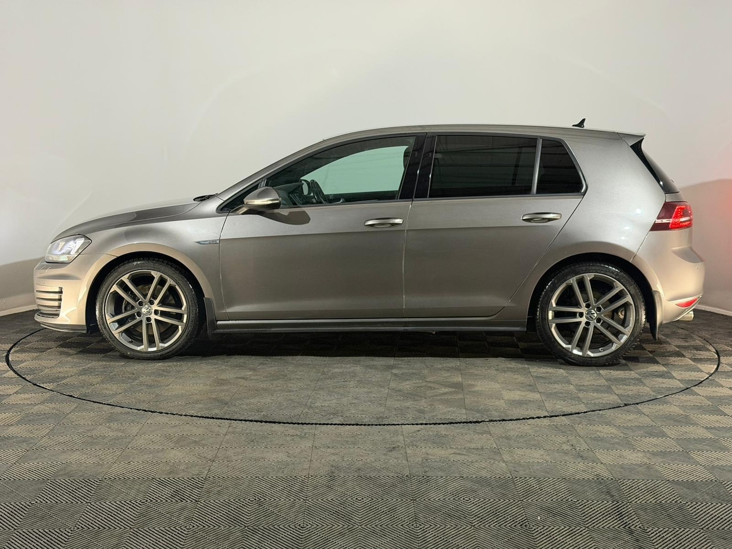 Used Volkswagen Golf 2016 for sale - 77340328: Photo 5