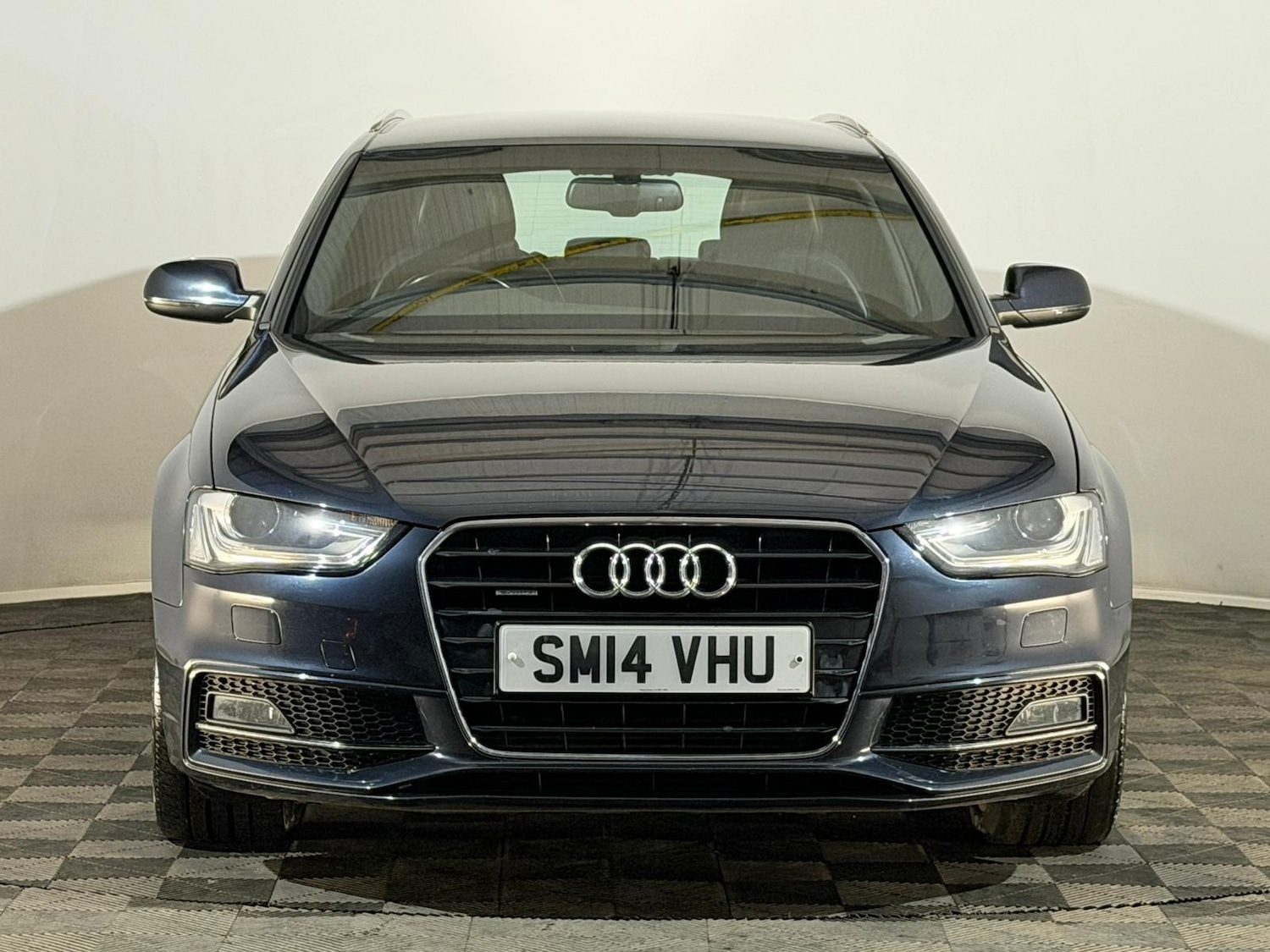 Used Audi A4 2014 for sale - 77739533: Photo 2