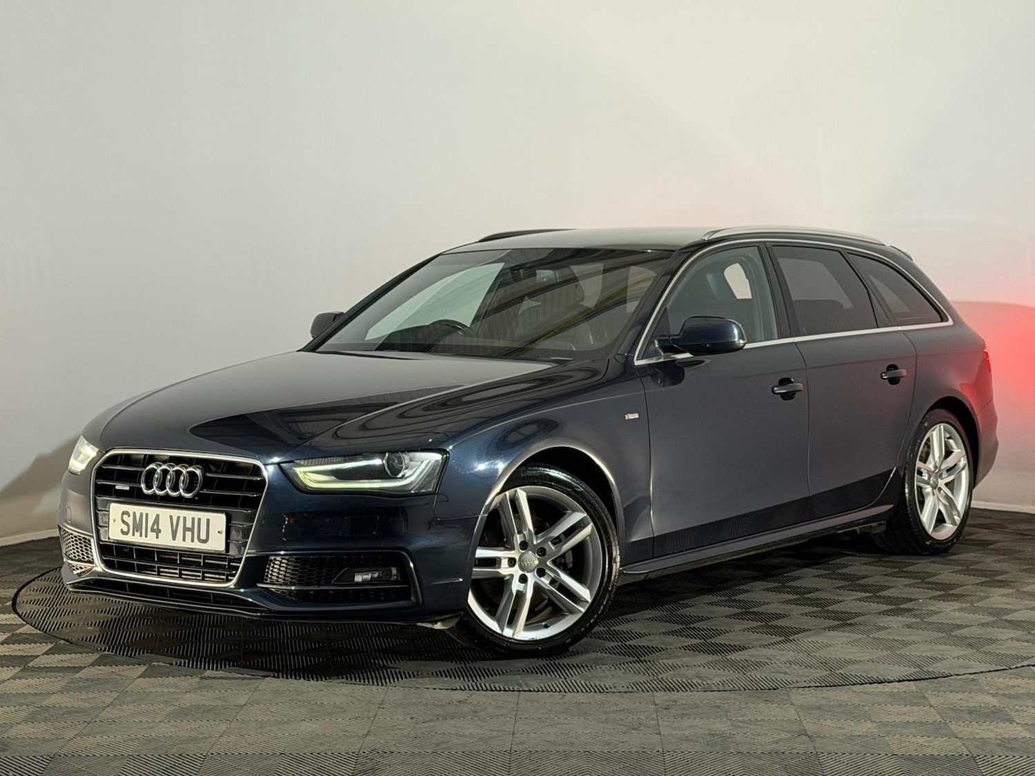 Used Audi A4 2014 for sale - 77739533: Photo 3