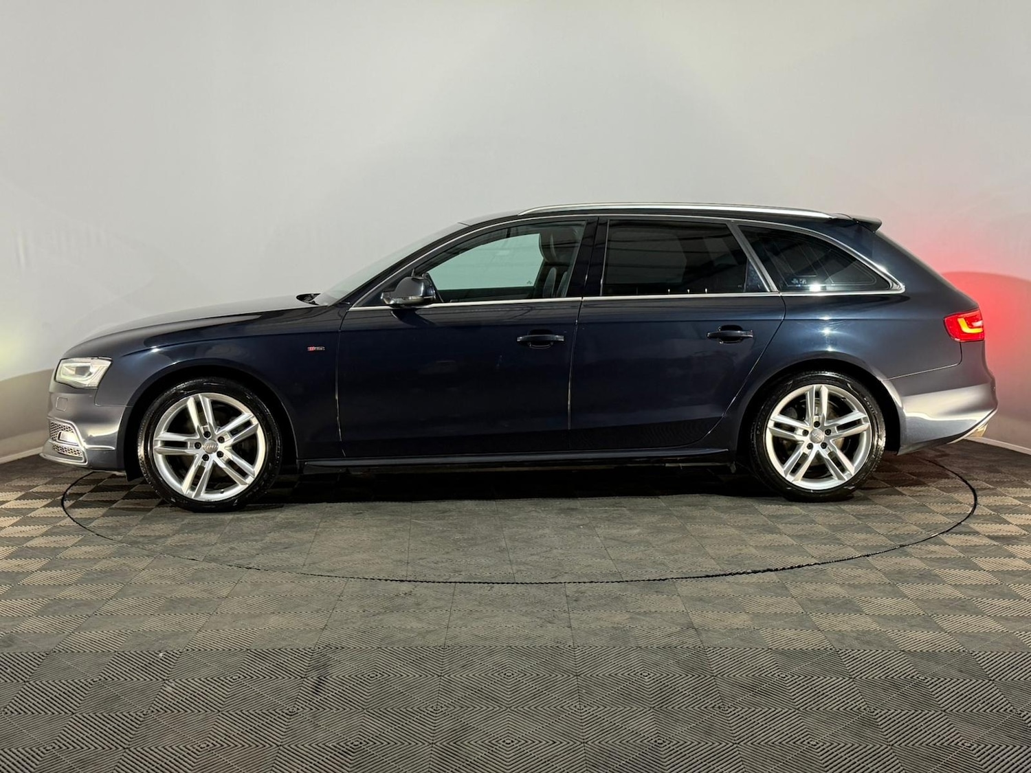 Used Audi A4 2014 for sale - 77739533: Photo 5