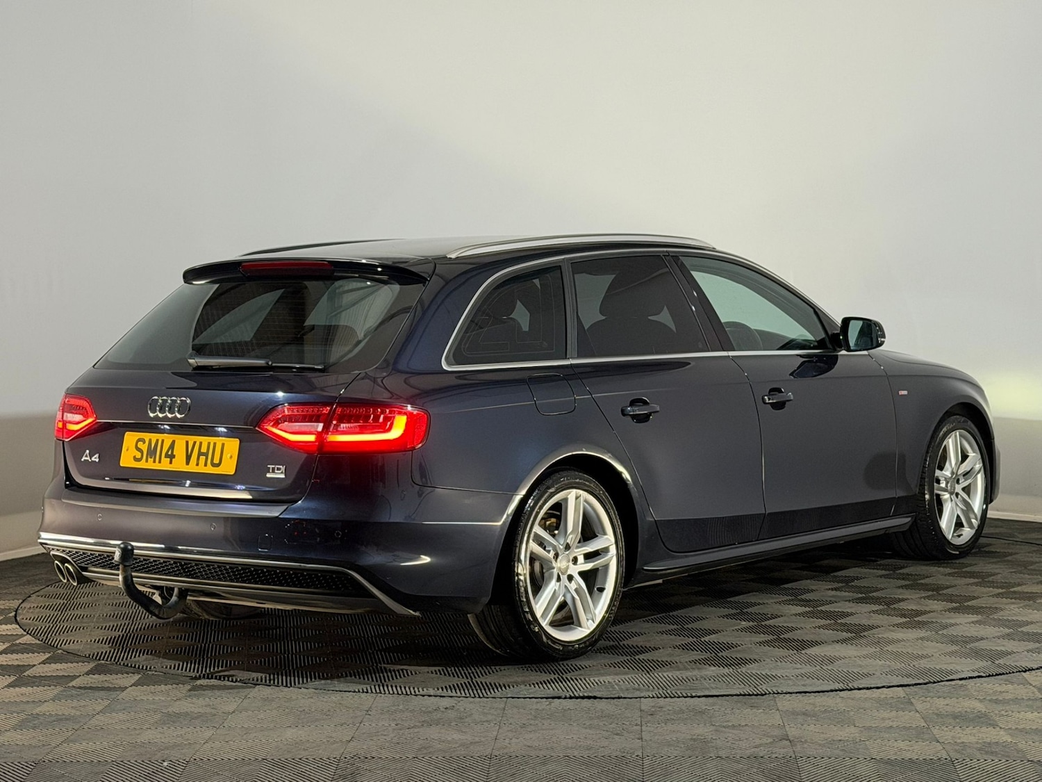 Used Audi A4 2014 for sale - 77739533: Photo 6